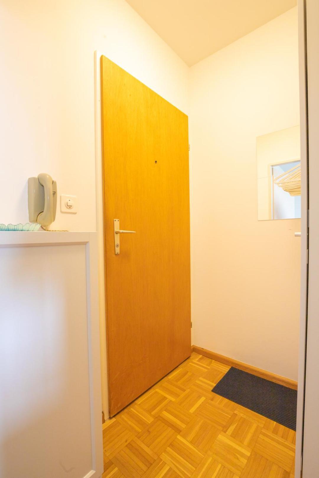 Special Blue Tiger Apartment Basel, Messe Kleinbasel 10-Star Bagian luar foto
