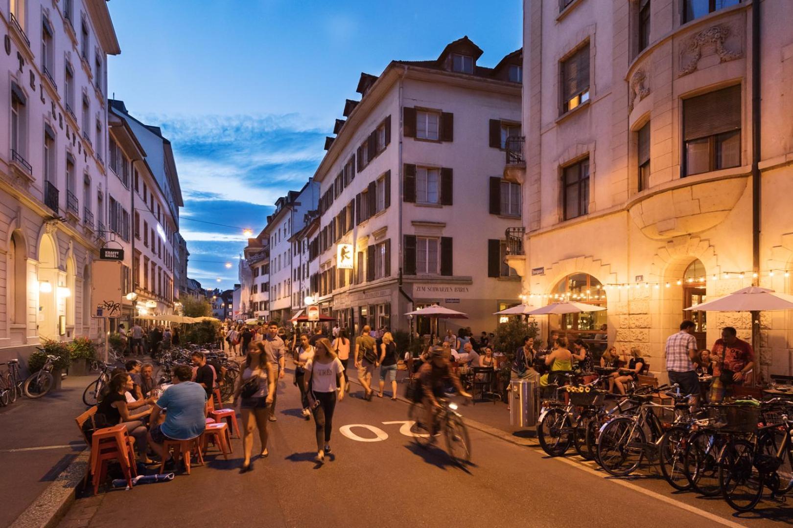 Special Blue Tiger Apartment Basel, Messe Kleinbasel 10-Star Bagian luar foto
